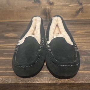 UGG ANSLEY BLACK SHEARLING LINED MOCCASIN SHOES US 8- NWOB